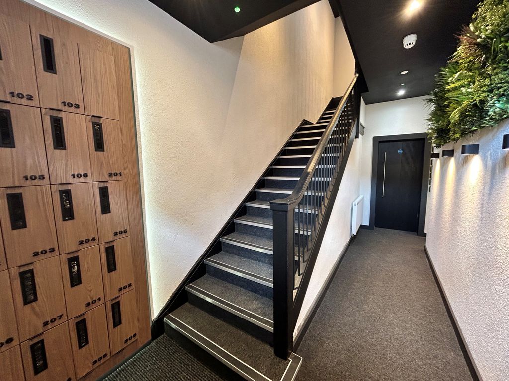 Property photo 2 of 5 Entrance Hall