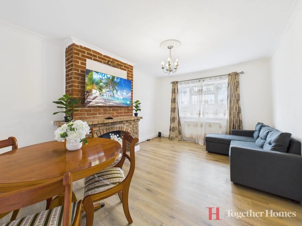 Property photo 2 of 12 Lounge