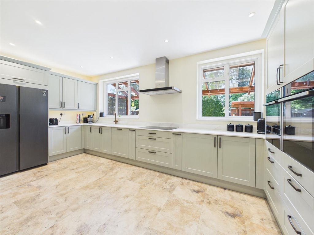 Property photo 2 of 27 4B325Ecdb52142A3A35Bf879d092Aa8c_100_Cam05080G0-Pr