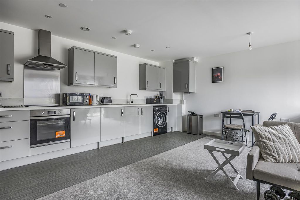 Property photo 1 of 12 Flat 1 Stourbridge House, Governors Walk, Portsmou