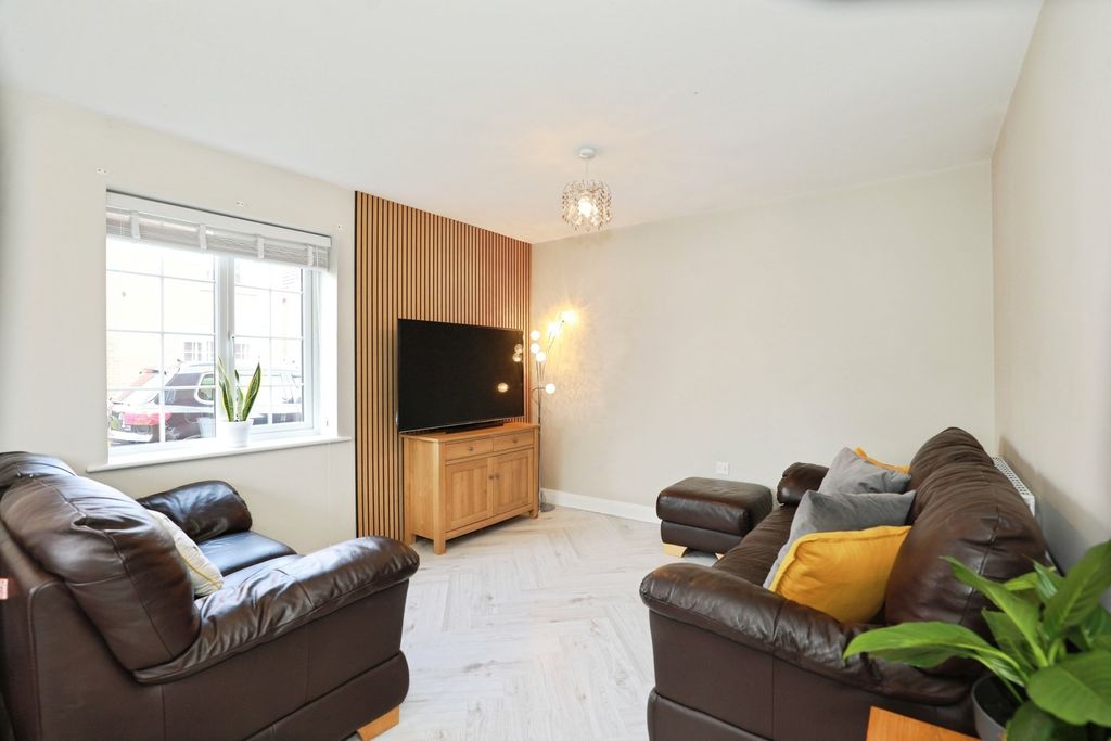 Property photo 3 of 18 Pbox-Img.Jpg