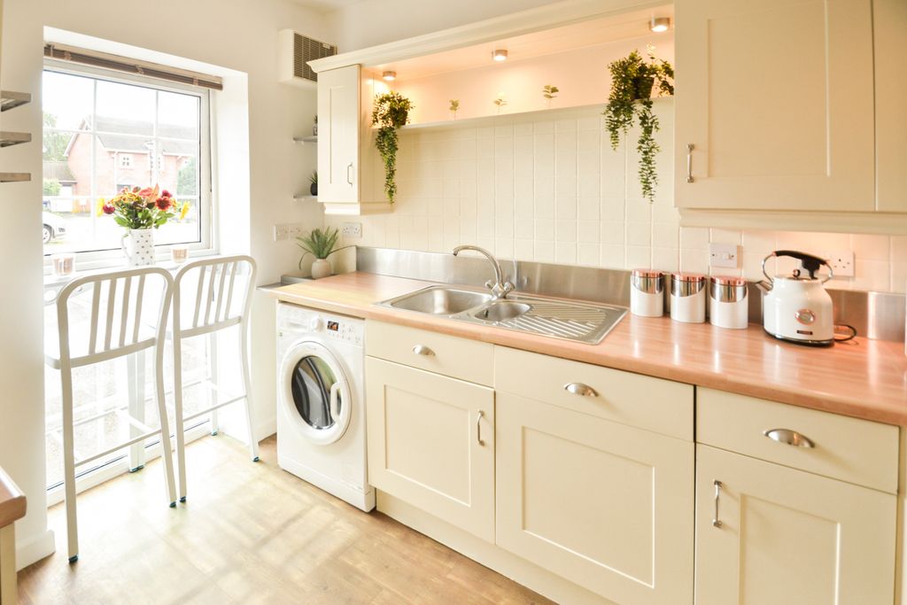 Property photo 3 of 17 Breakfast Kitchen
