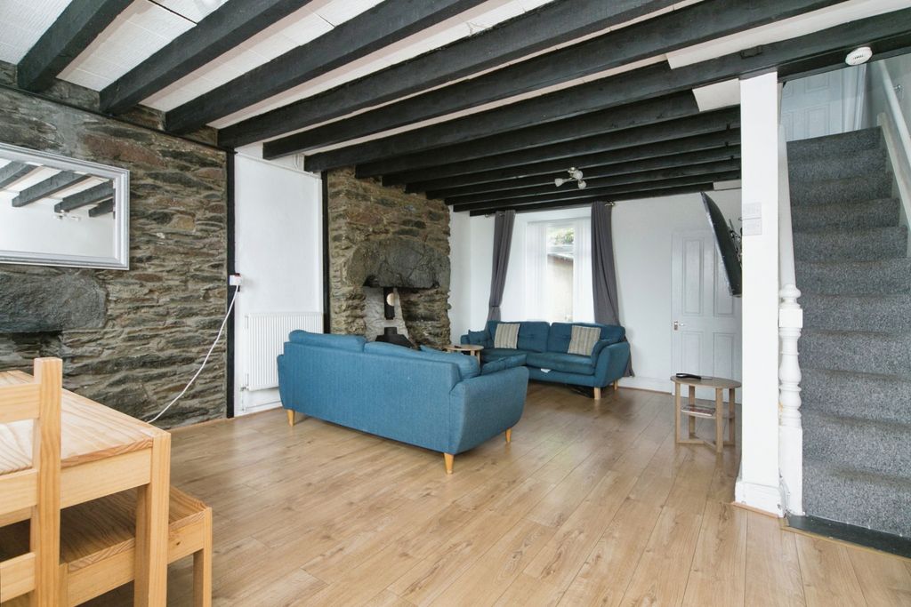Property photo 2 of 17 Photography