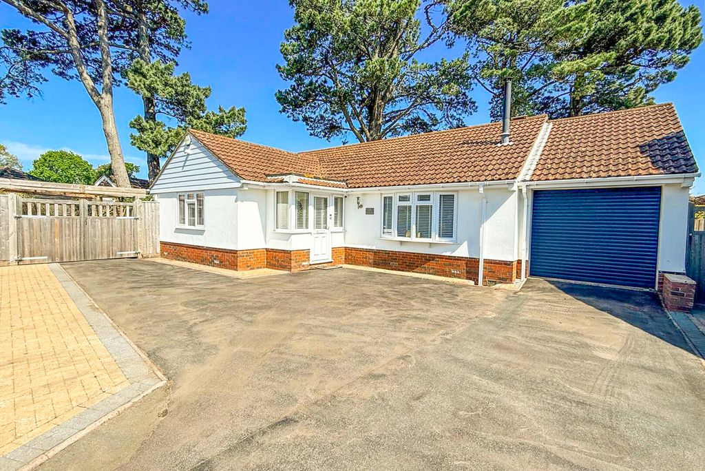 Property photo 1 of 17 Front (Exterior)