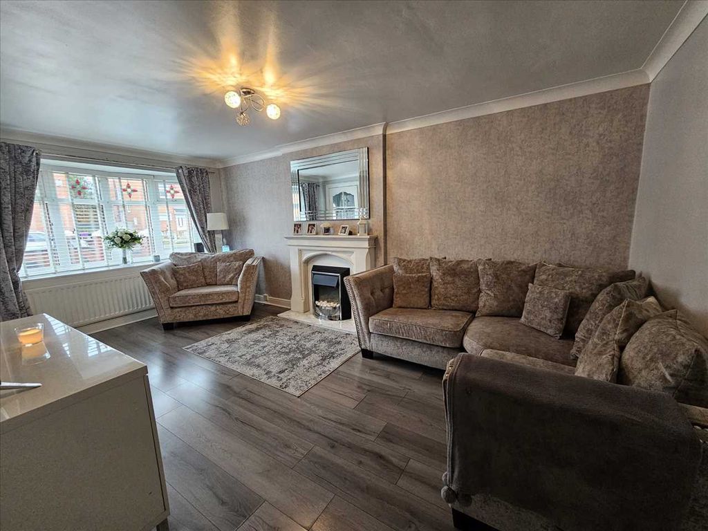 Property photo 2 of 10 Lounge