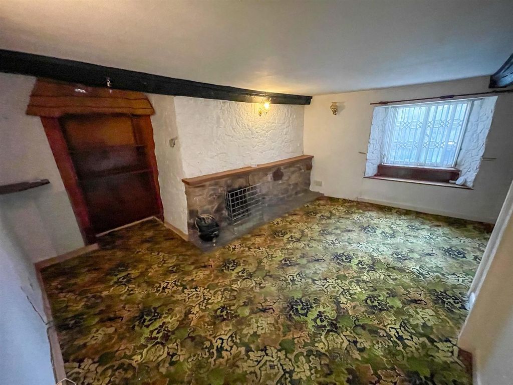 Property photo 3 of 15 Lounge