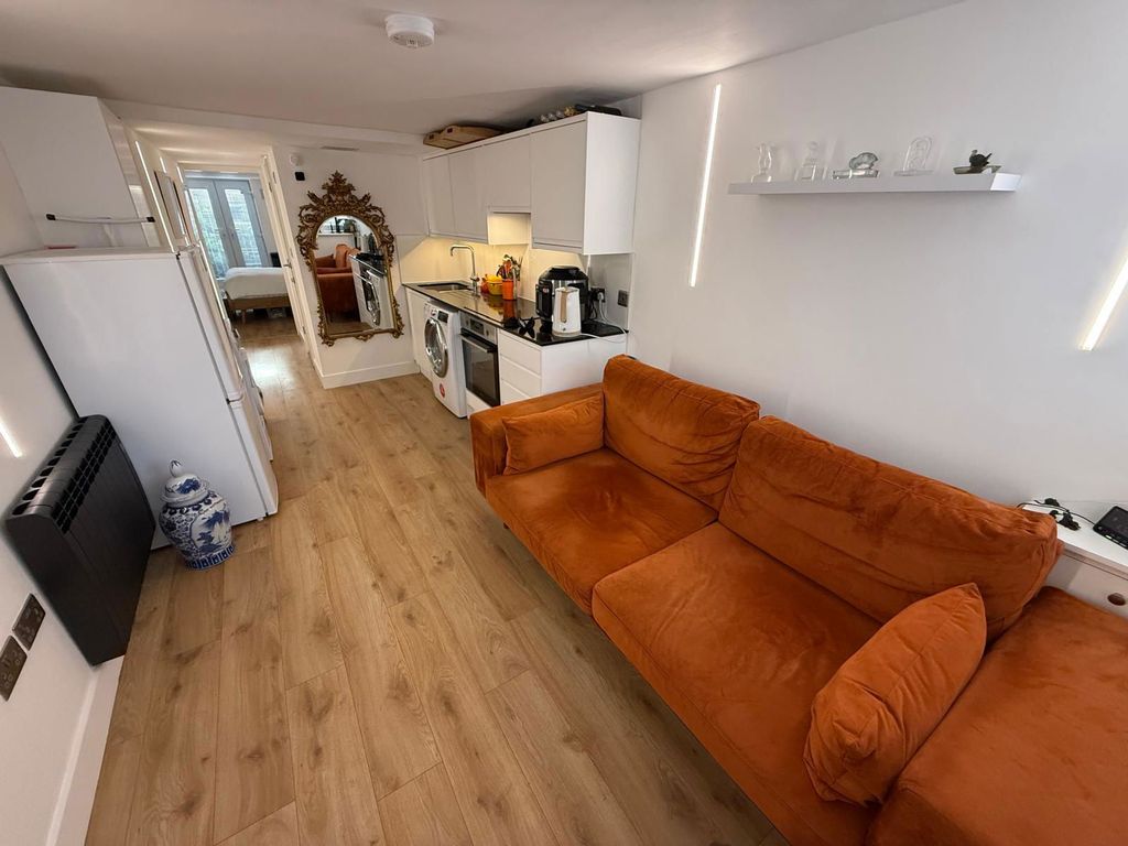 Property photo 3 of 8