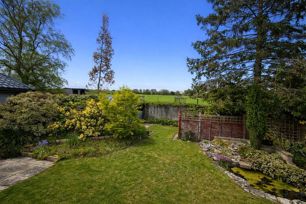 Property photo 3 of 23 Picture No. 24