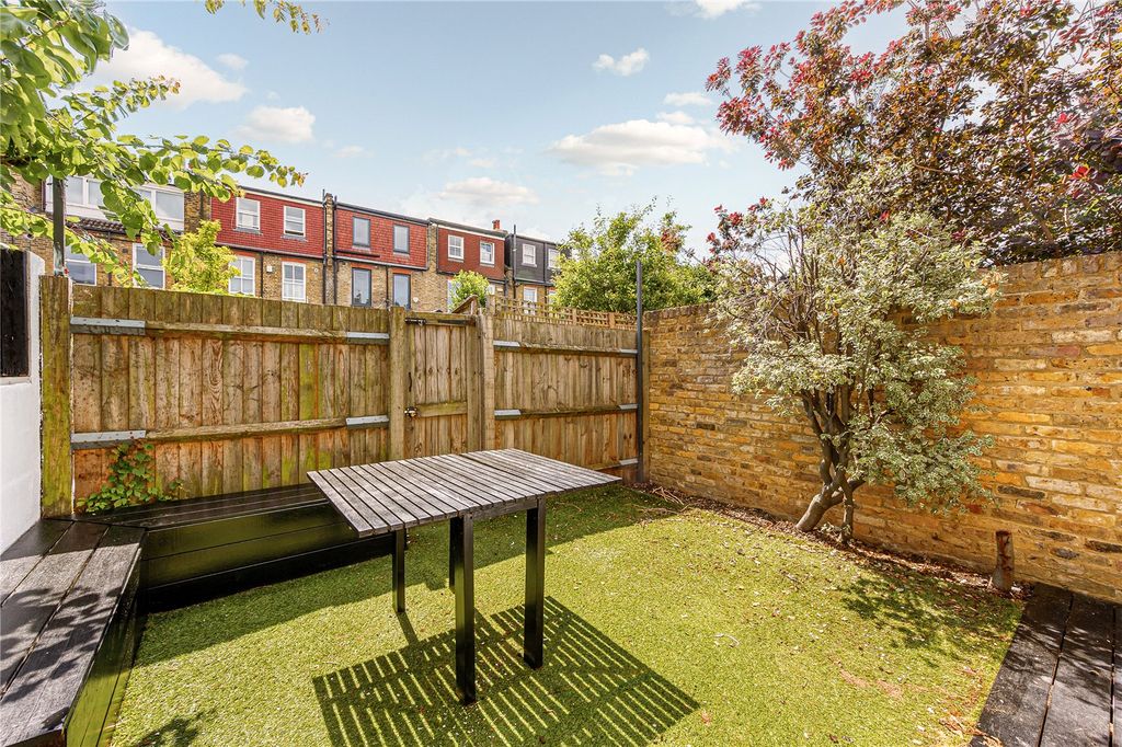 Property photo 2 of 15 Picture No. 10