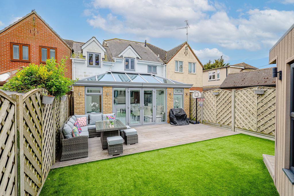 Property photo 1 of 28