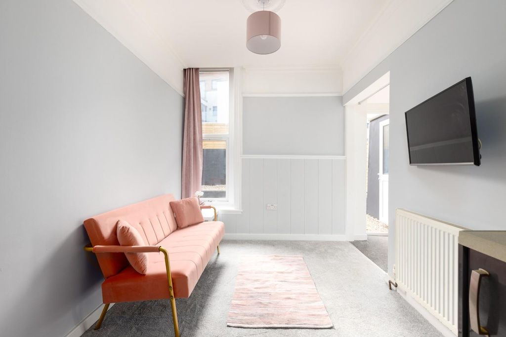 Property photo 1 of 18 Flat 1, 3 Bushy Park, Bs4-3.Jpg