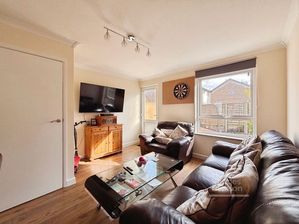 Property photo 1 of 10 Living Room