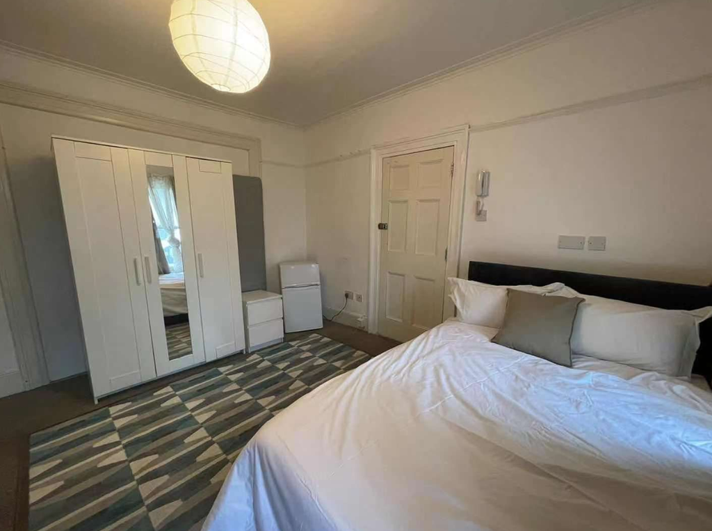 Property photo 1 of 2