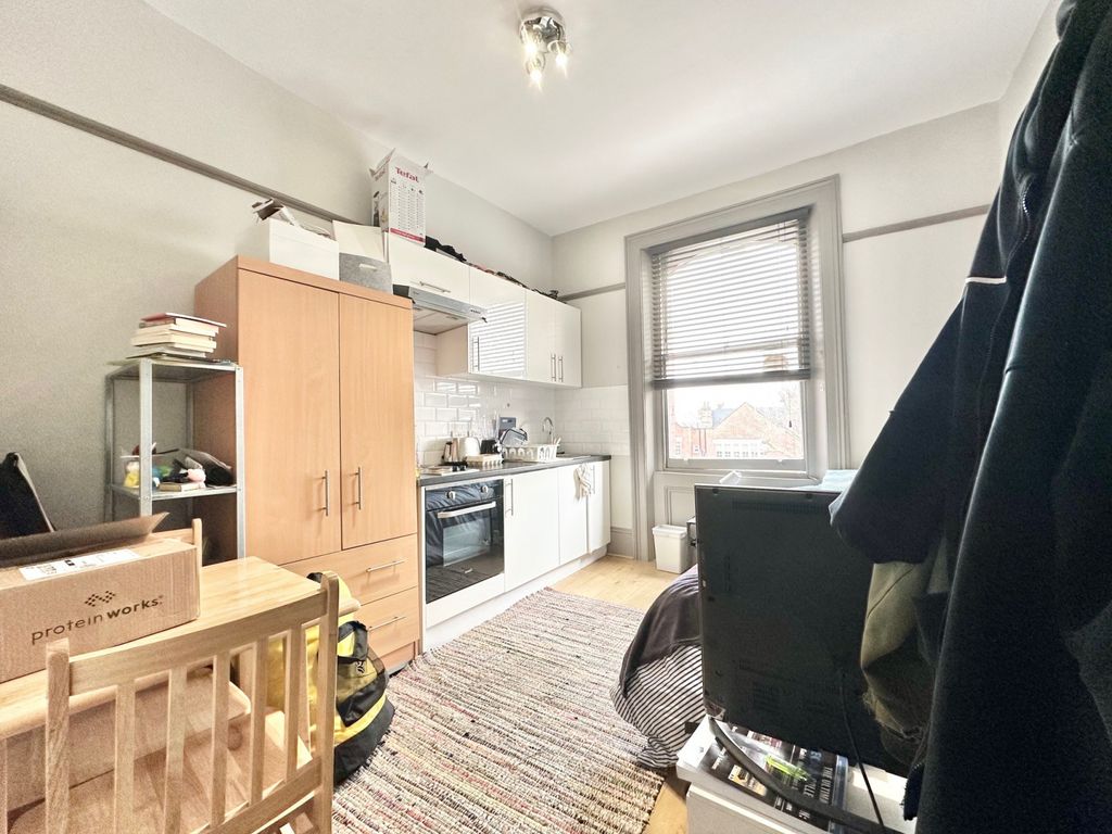 Property photo 1 of 9 Studio Flat For Rent