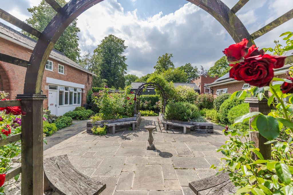 Property photo 2 of 54