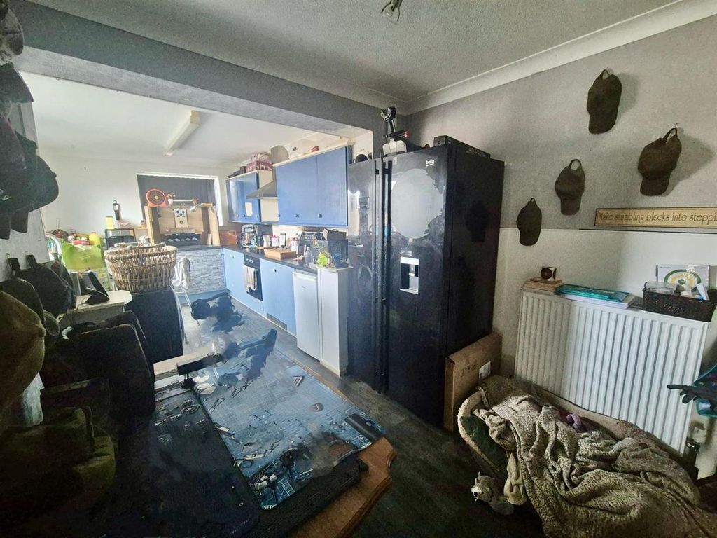 Property photo 3 of 12 Breakfast Kitchen