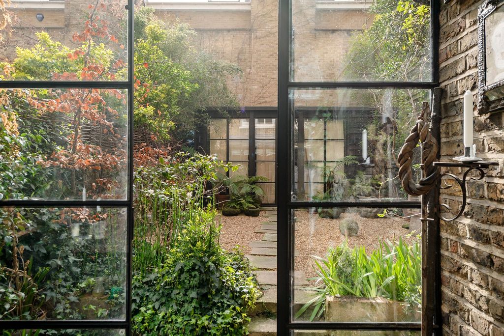 Property photo 2 of 36