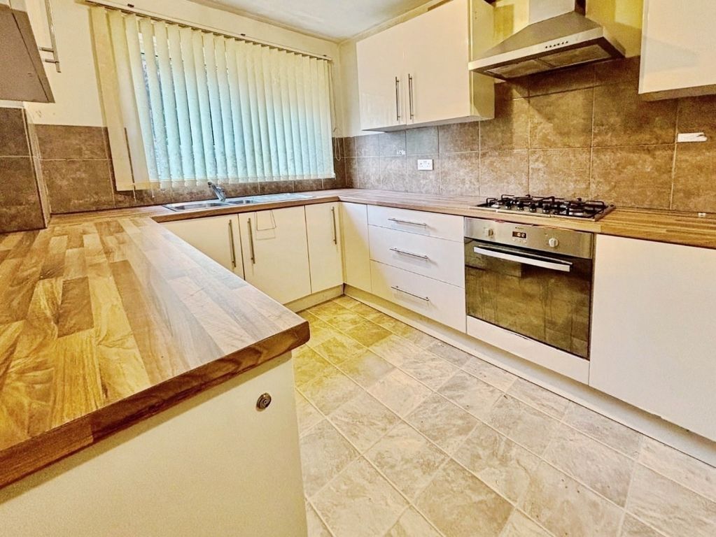 Property photo 2 of 17 Pbox-Kitchen-327110.Jpg