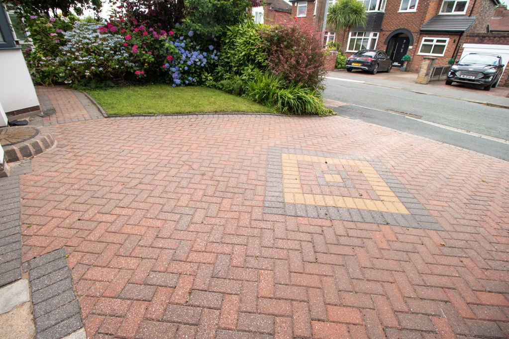 Property photo 2 of 24 Front Garden/Driveway