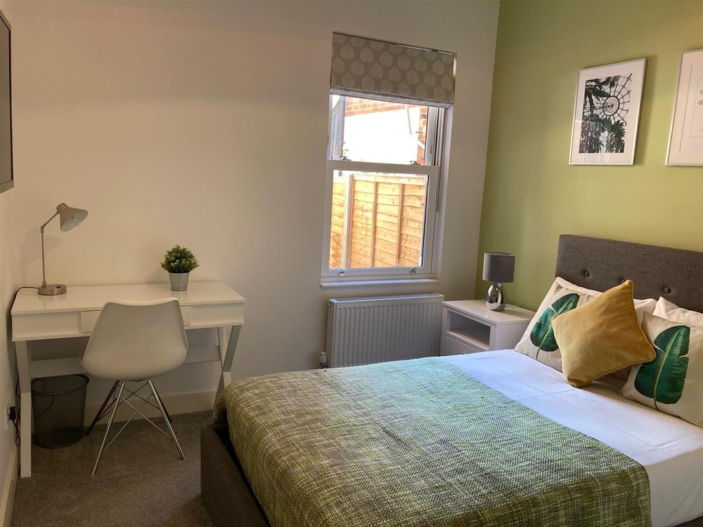 Property photo 1 of 23 Room Two &amp; Ensuite