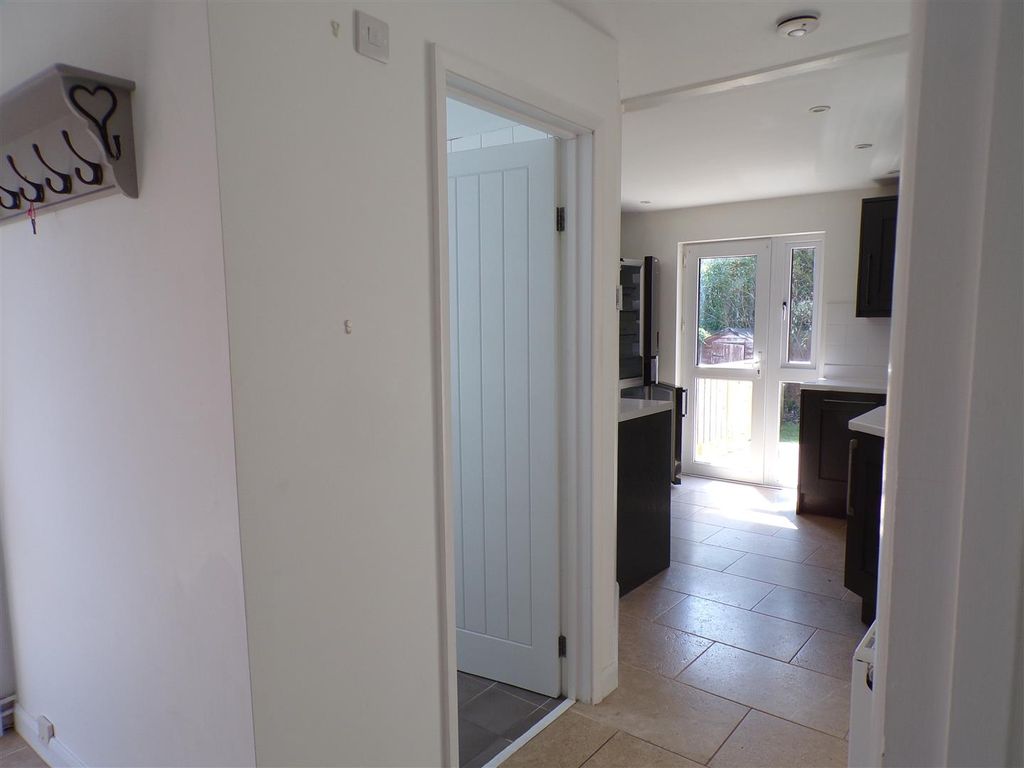 Property photo 2 of 8 Hall.Jpg