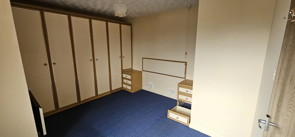 Property photo 1 of 13 Bedroom