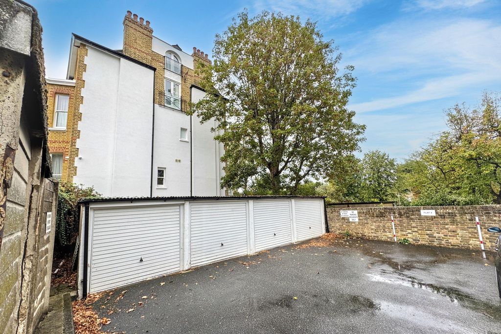 Property photo 2 of 2 Flat 4, 101 Church Road, Richmond, Surrey, Tw10 6Lu