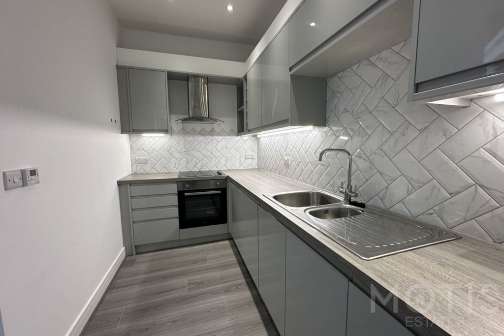 Property photo 3 of 8 Photo 1