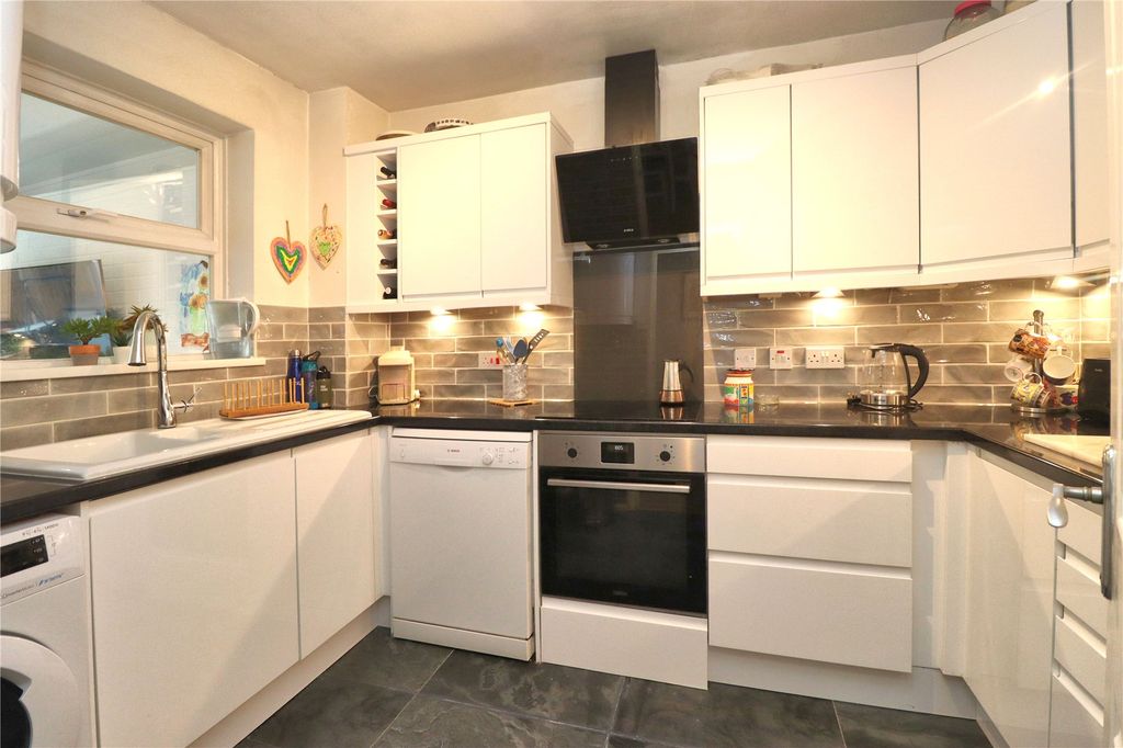 Property photo 2 of 15 Picture No. 24