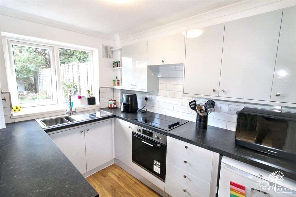 Property photo 3 of 11 Refitted Kitchen