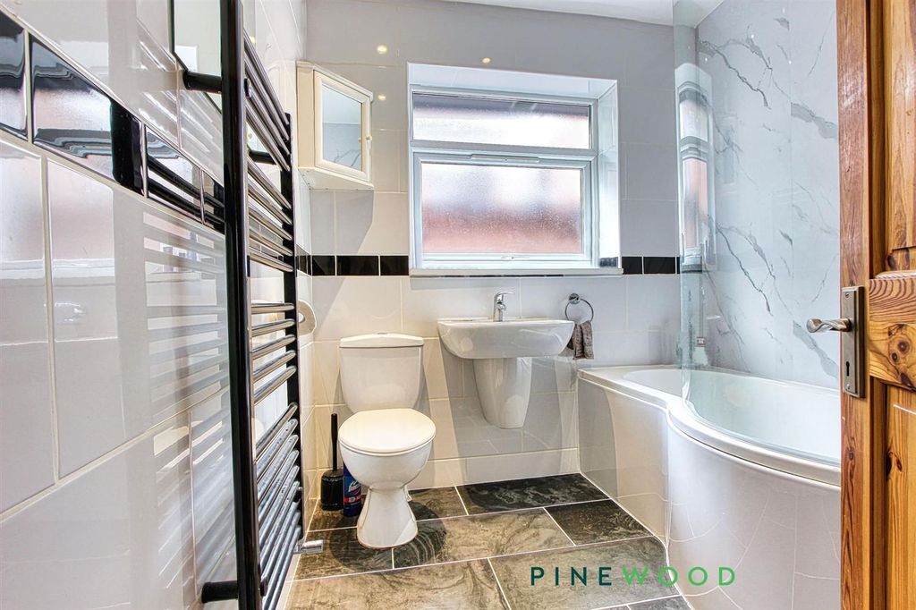 Property photo 2 of 22 Bathroom