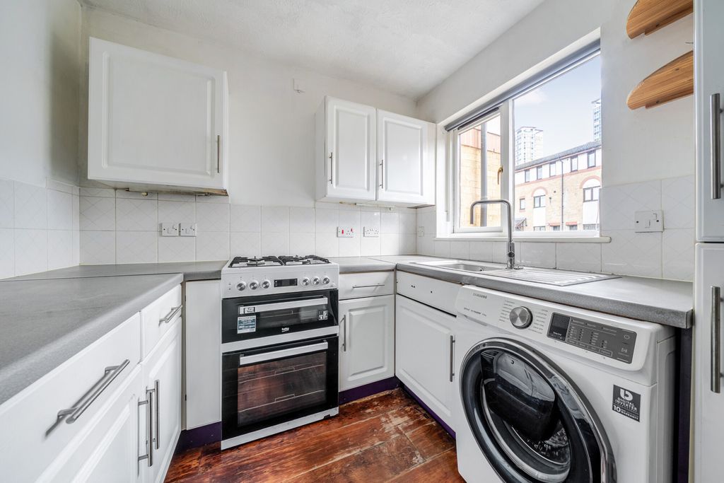 Property photo 3 of 14 Kitchen