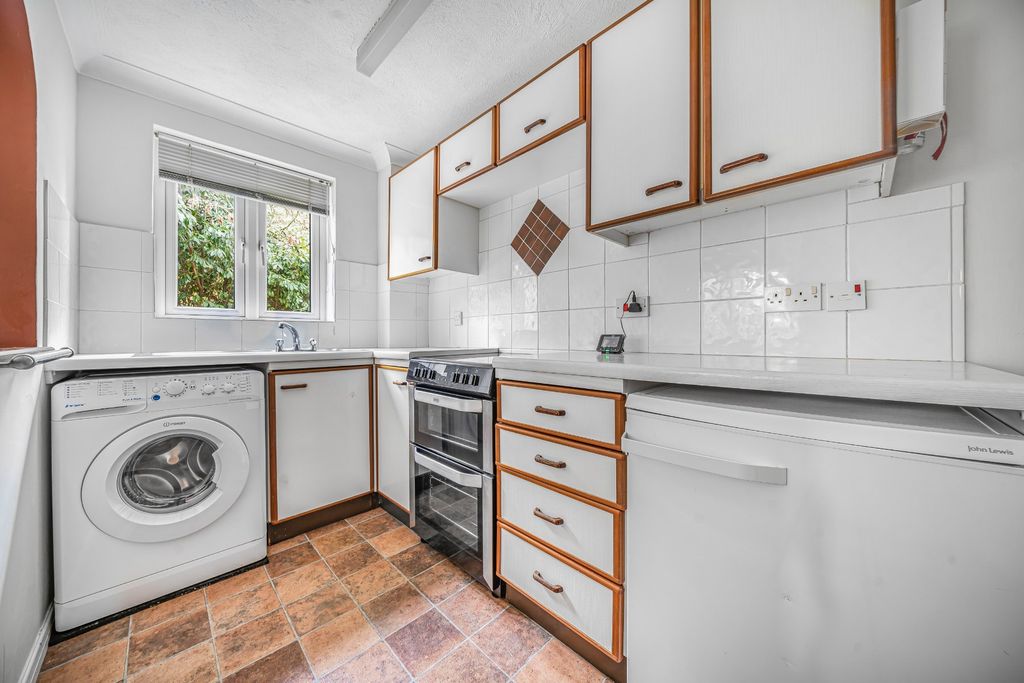 Property photo 3 of 19 Kitchen