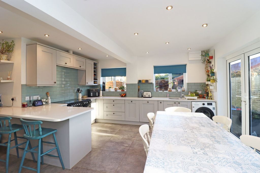 Property photo 3 of 36