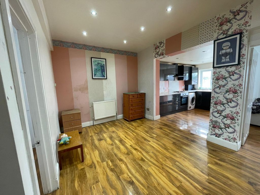 Property photo 3 of 10 Gallery