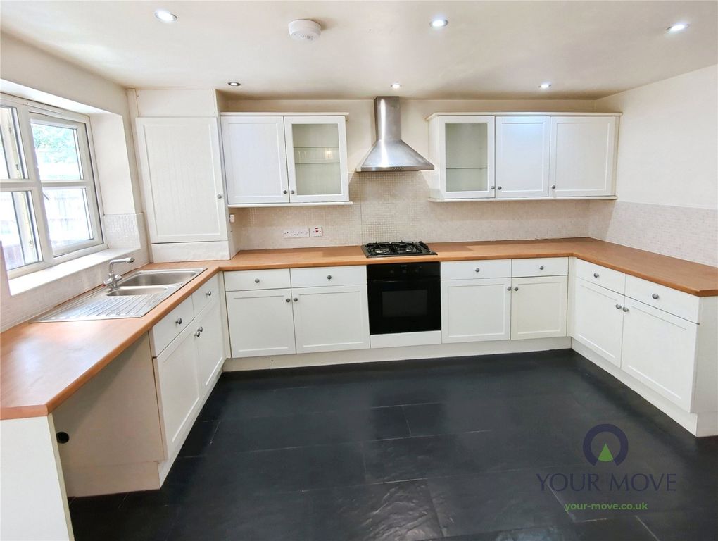 Property photo 3 of 19 Breakfast Kitchen