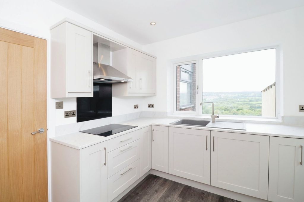 Property photo 3 of 23 Picture No. 16