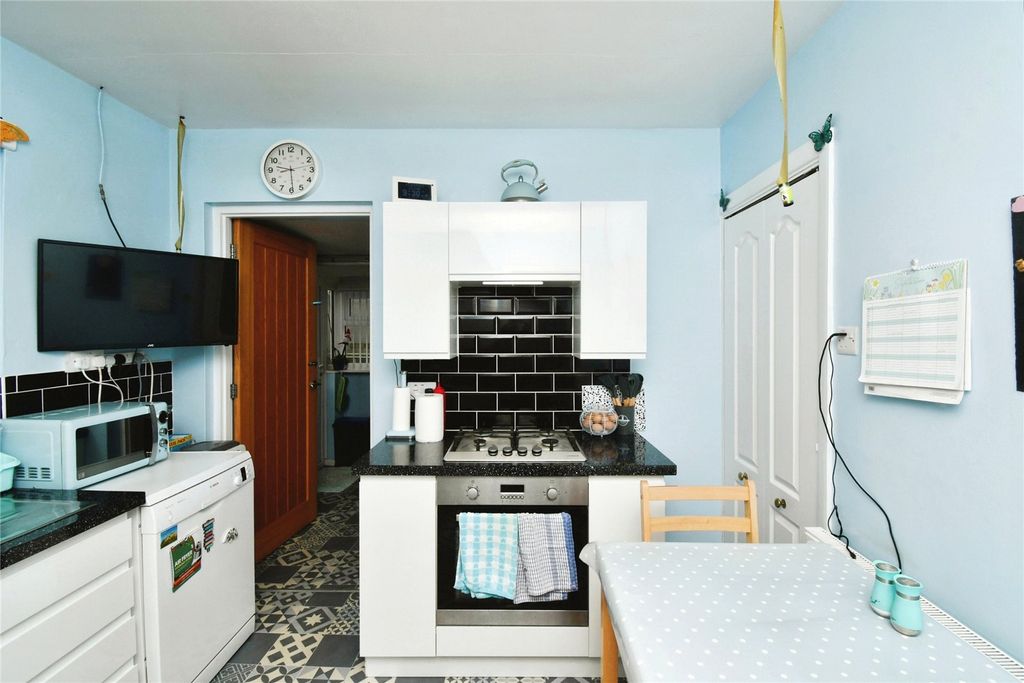 Property photo 2 of 17 Picture No. 15