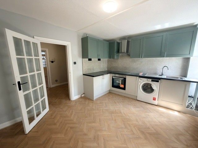 Property photo 3 of 8 Kitchen