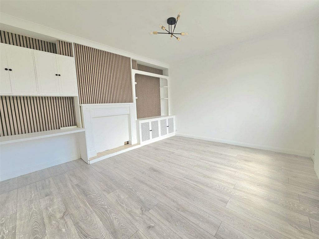 Property photo 2 of 11 Picture No. 02