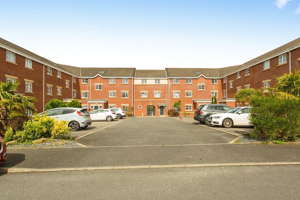 Property photo 1 of 21 Apartment External