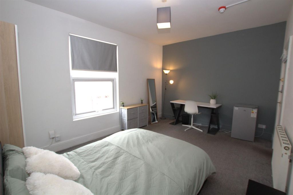 Property photo 3 of 12 Room 95 Victoria,,,.Jpg