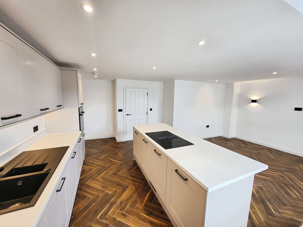 Property photo 2 of 7 Picture No. 14