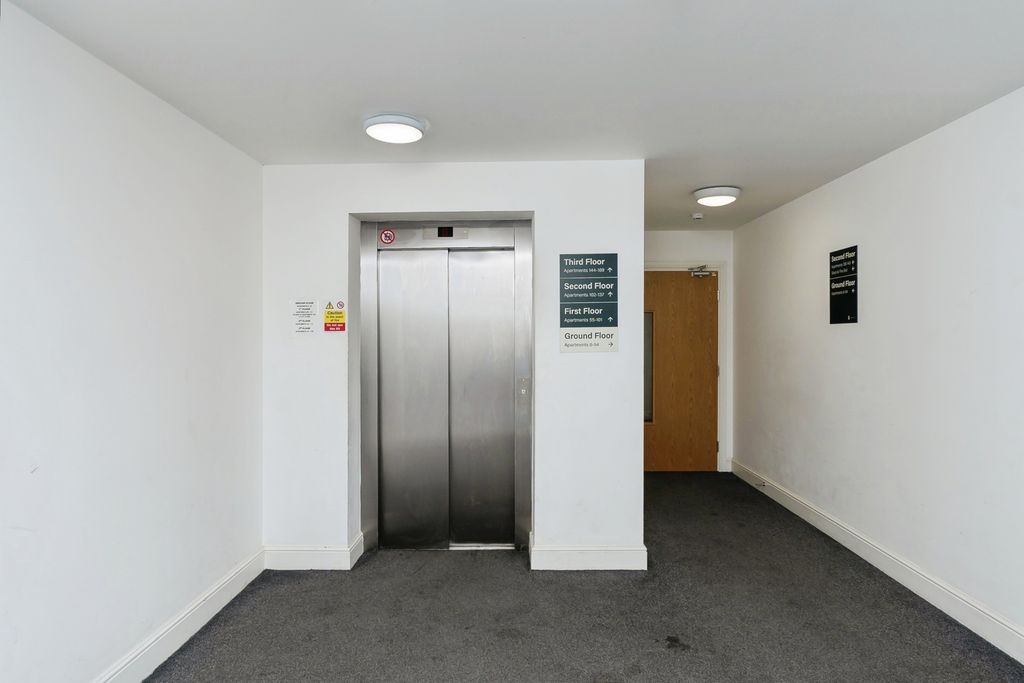 Property photo 2 of 19 Pbox-Img.Jpg
