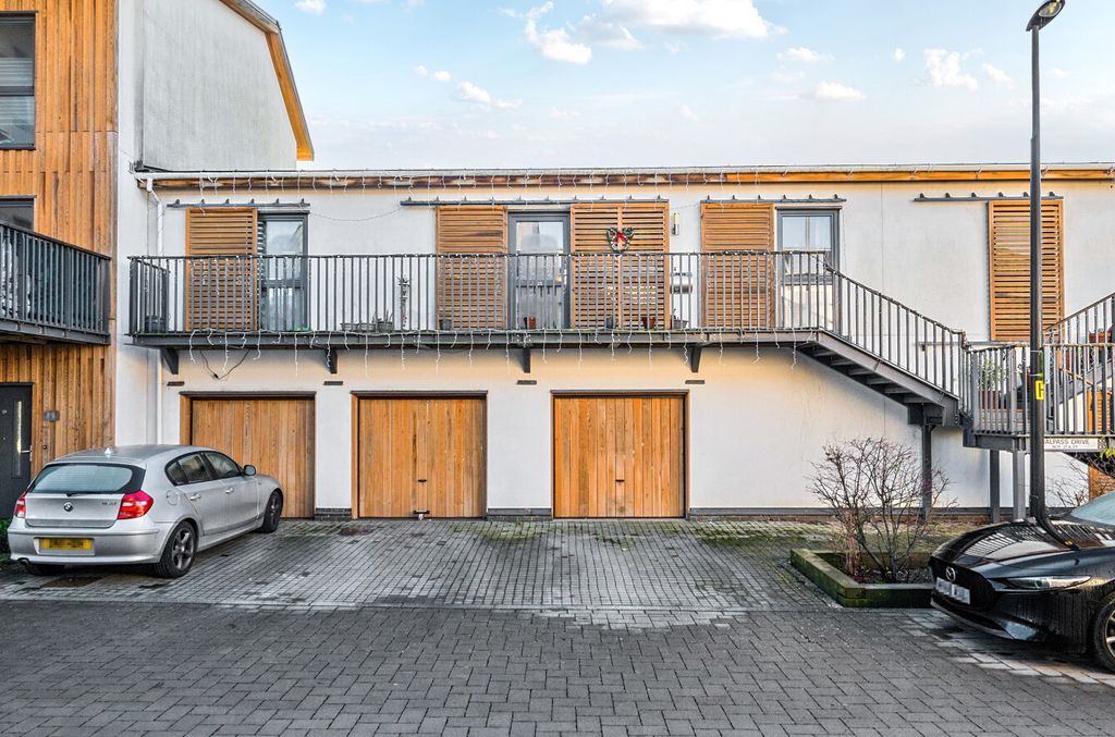 Property photo 1 of 11 1386925-4-69300d2...