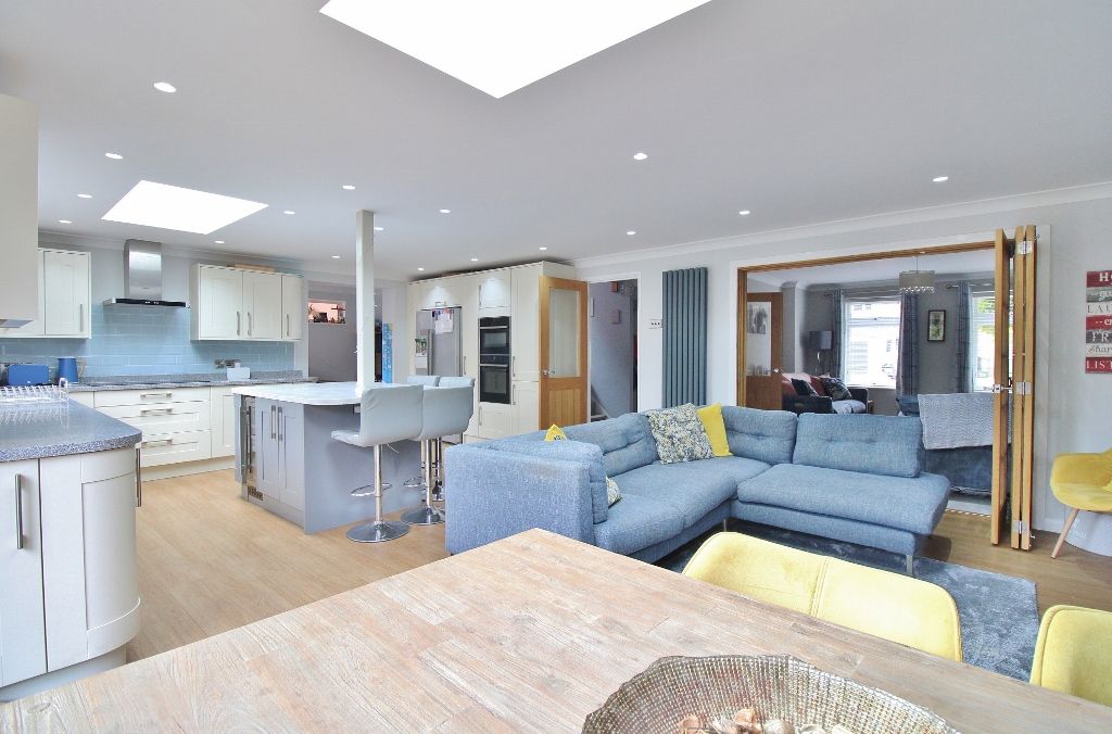 Property photo 2 of 32