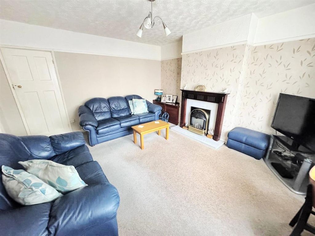 Property photo 2 of 9 Lounge