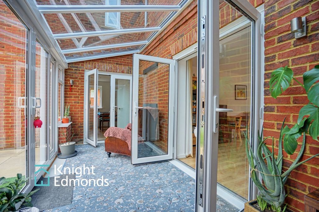 Property photo 3 of 27