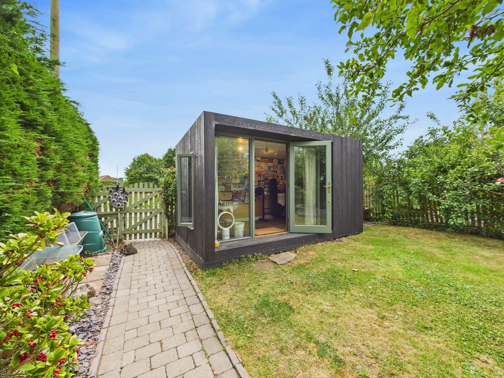 Property photo 3 of 16 Picture No. 21