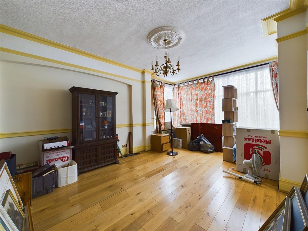 Property photo 3 of 26 Cam02885G0-Pr0288-Still011.Jpg